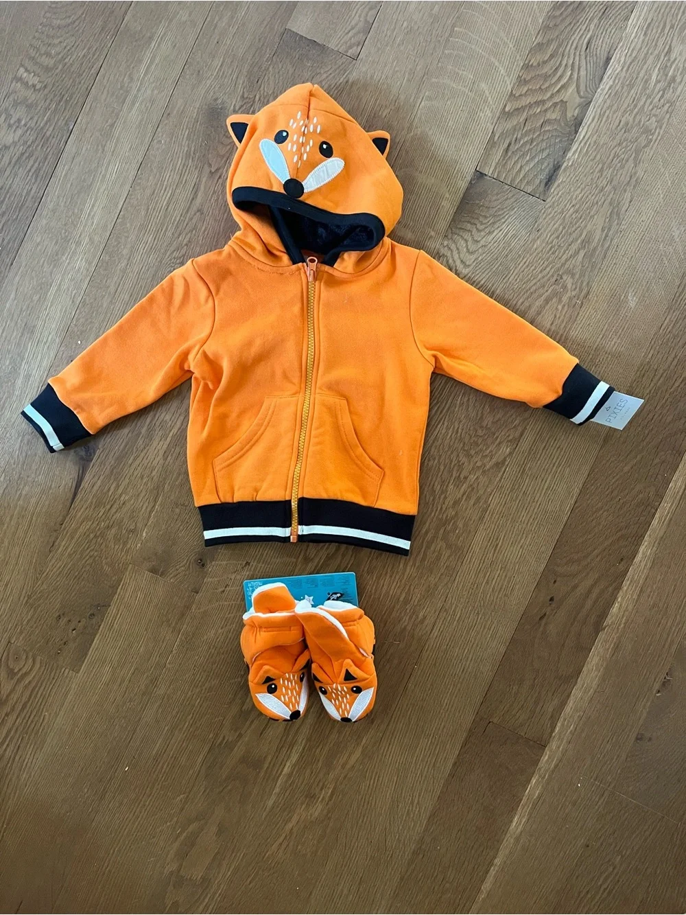 Blade & Rose Fox Hoodie and Booties, Size 6-12 months